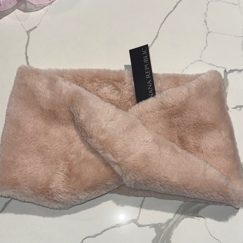 Banana Republic Faux Fur Snood Pink NWT Scarf
